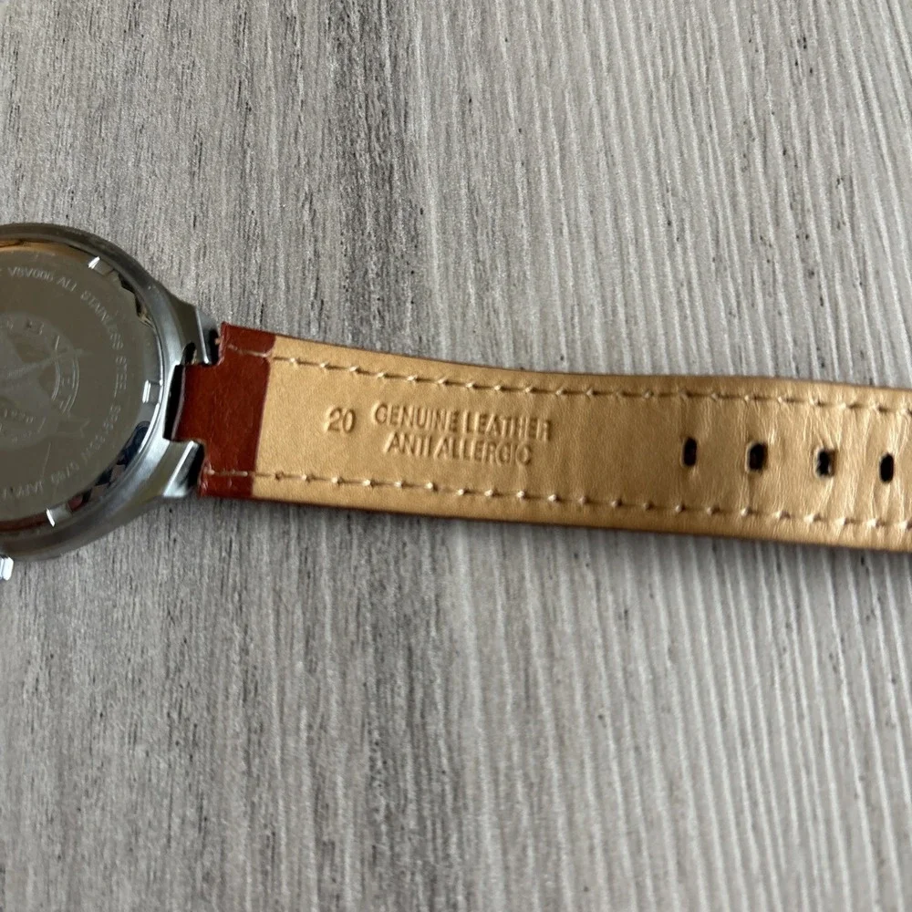 Eddie Bauer V8V006 3 Eye Gray Dial Chronograph Mens Watch Vintage Leather Band